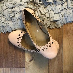 Size 7 lace design rose flats